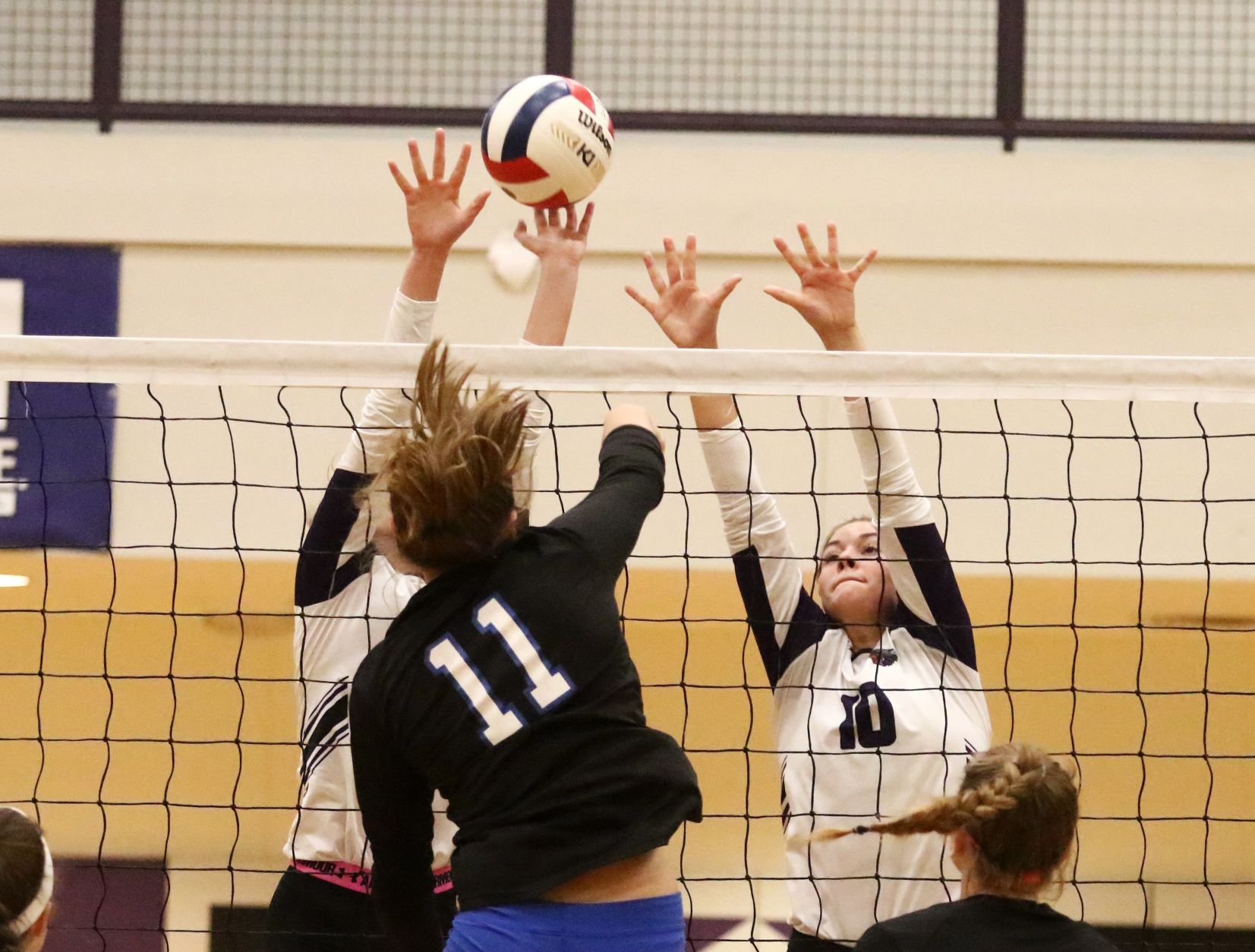 Freeburg def. Mascoutah 25-23, 25-21
